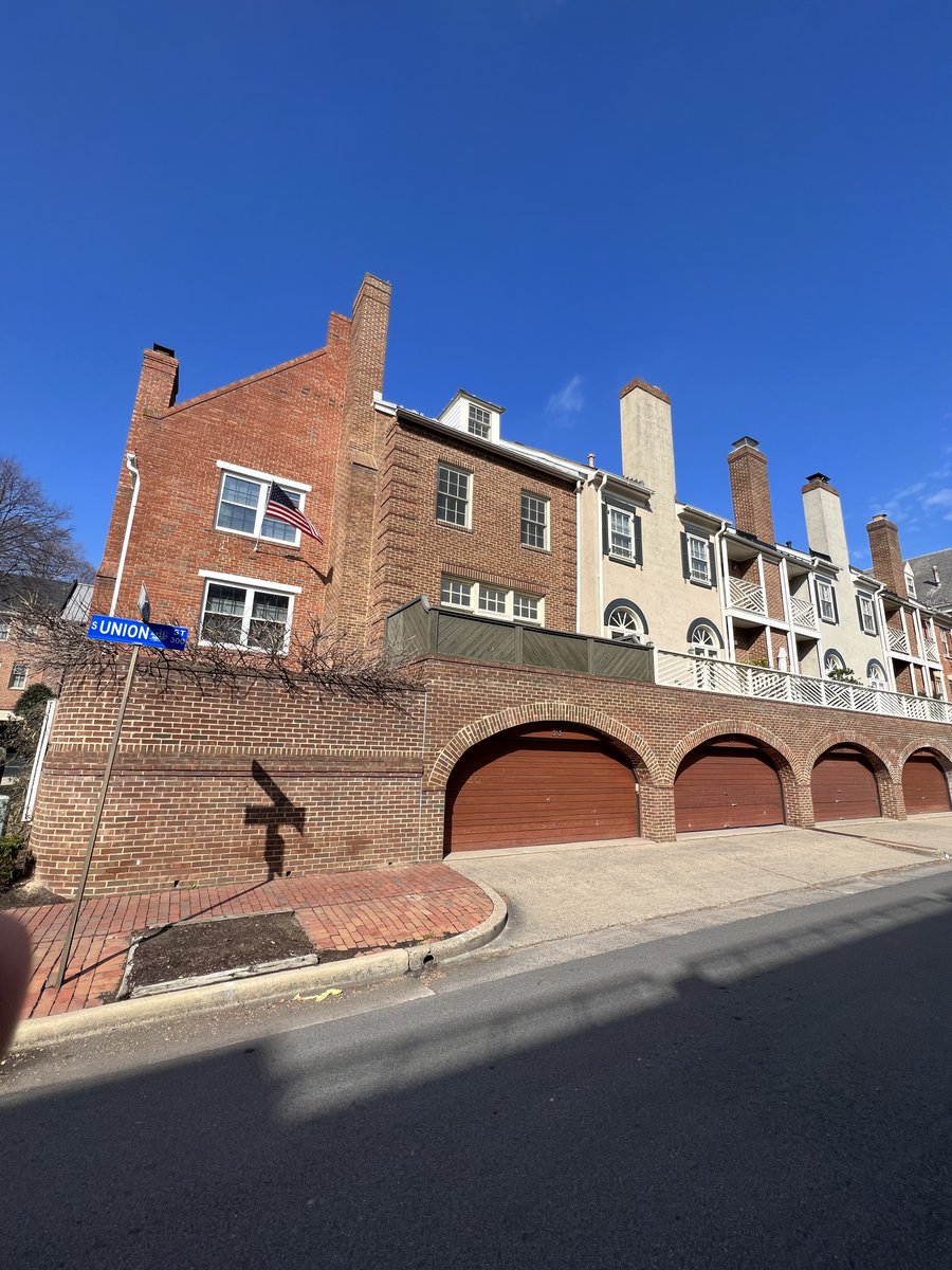 FBrenovations's tweet photo. Checkout the outside views from our latest project! 

#firebellyeffect #renovation #remodel #home #design #construction #realestate #homerenovations #remodeling #building #interior #contractor #decor #homedesign #dmv #alexandriava #oldtownalexandria #arlingtonva #washingtondc https://t.co/EBkgIE8PTL
