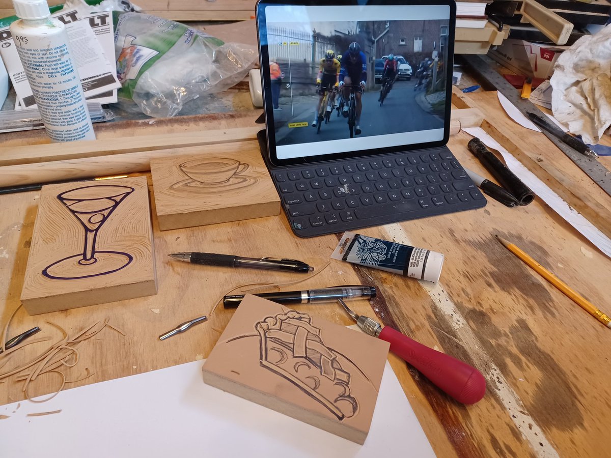 ArtofCycling's tweet image. Working in the #studio and watching the opening #bikerace of the #springclassics @omloophetnieuwsbladofficial  Whar could be better? #cycling #cyclisme #cyclists #wielrennen #art #artwork  #linocut