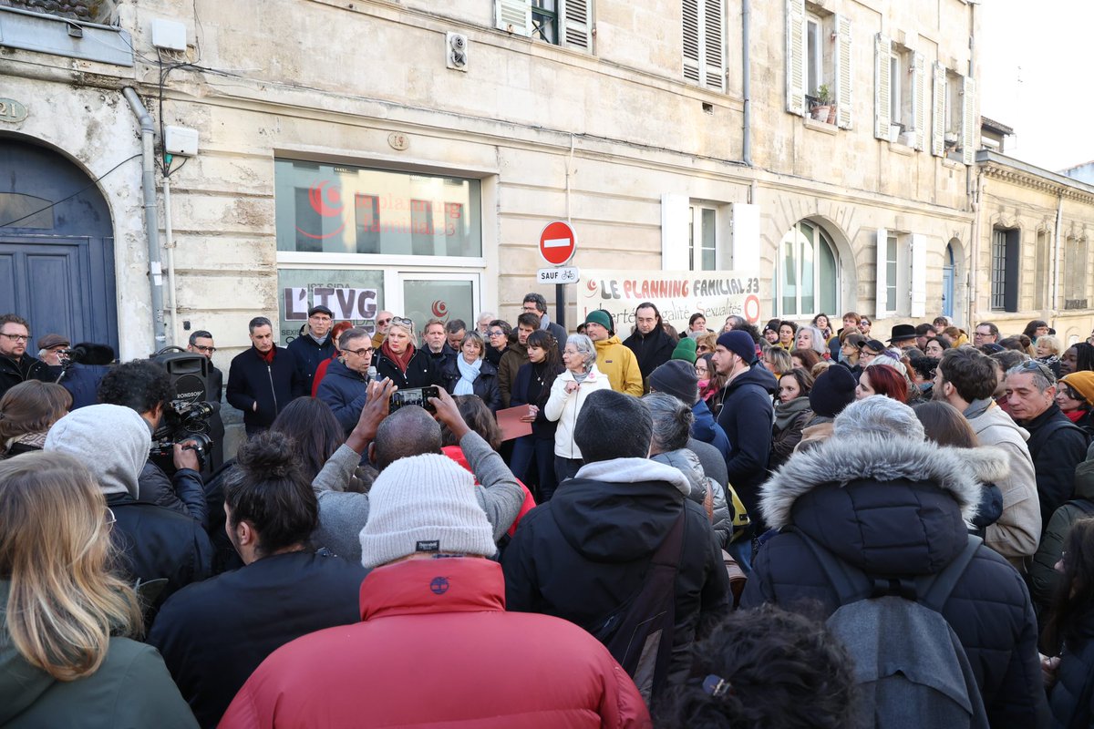 Pierre HURMIC (@pierrehurmic) on Twitter photo Présent au rassemblement en soutien au <a href="/leplanning/">Le Planning familial</a> et aux associations dont les locaux ont été dégradés par des tags racistes et sexistes. Nous ne laisserons pas l’extrême droite installer ce climat de haine. Présent au rassemblement en soutien au <a href="/leplanning/">Le Planning familial</a> et aux associations dont les locaux ont été dégradés par des tags racistes et sexistes. Nous ne laisserons pas l’extrême droite installer ce climat de haine.