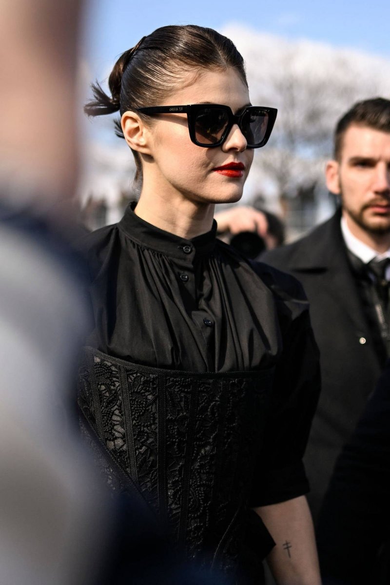 daddario_gifs's tweet photo. alexandra daddario at the Dior show https://t.co/WrBh4xRq1N