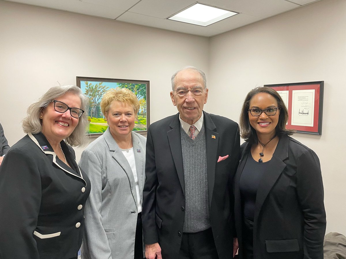ChuckGrassley's tweet image. Met w Iowa PBS about their broadcasts/work across Iowa