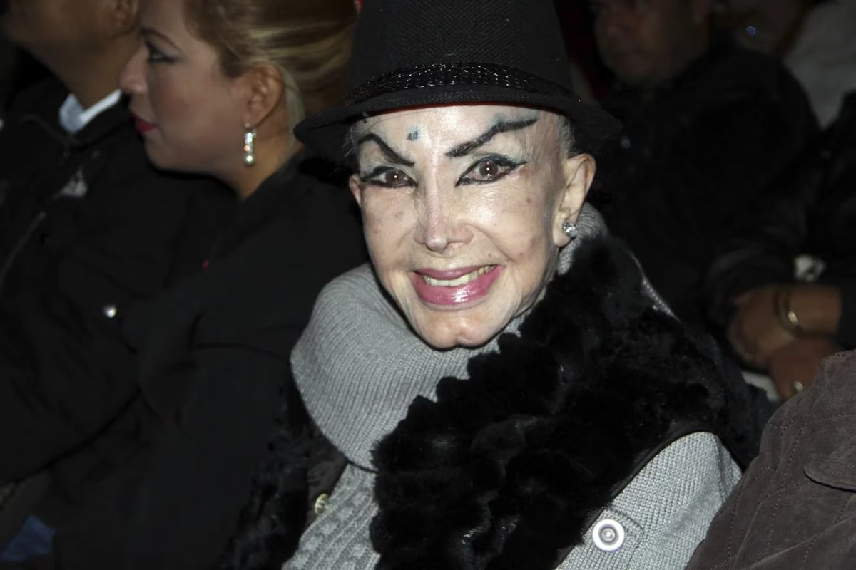 ¡El mundo del espectáculo mexicano se viste de luto! La actriz Irma Serrano, popularmente conocida como La Tigresa, murió a los 89 años de edad.
Nuestras más sinceras condolencias a familiares y amigos, Que en paz descanse Irma Serrano 🙏.