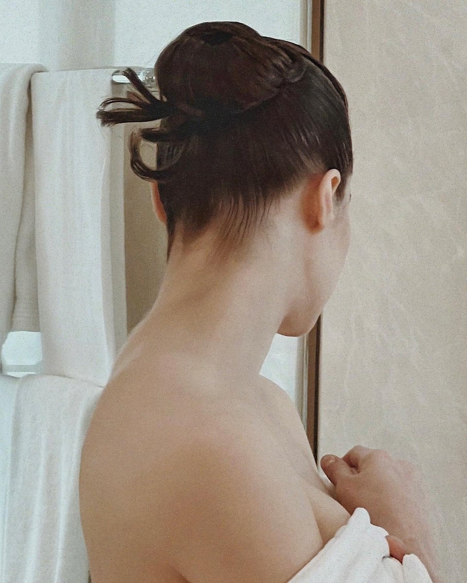 alexandra daddario getting ready for the Dior show