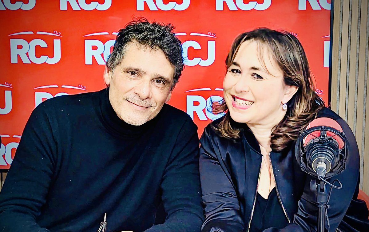 Sandrine Sebbane 🎗️ (@s_sebbane) on Twitter photo A retrouver sur l appli <a href="/RCJRADIO/">Radio RCJ</a> dans « Essentiel » <a href="/PascalElbe/">Pascal Elbé</a> pour evoquer « Sur la tête des enfants » au Theatre de la Renaissance avec aussi <a href="/MarieGillainoff/">Marie Gillain</a> . Une pièce formidable et drolissime signée <a href="/salomelelouch/">Salomé Lelouch</a> radiorcj.info/diffusions/pas… A retrouver sur l appli <a href="/RCJRADIO/">Radio RCJ</a> dans « Essentiel » <a href="/PascalElbe/">Pascal Elbé</a> pour evoquer « Sur la tête des enfants » au Theatre de la Renaissance avec aussi <a href="/MarieGillainoff/">Marie Gillain</a> . Une pièce formidable et drolissime signée <a href="/salomelelouch/">Salomé Lelouch</a> radiorcj.info/diffusions/pas…