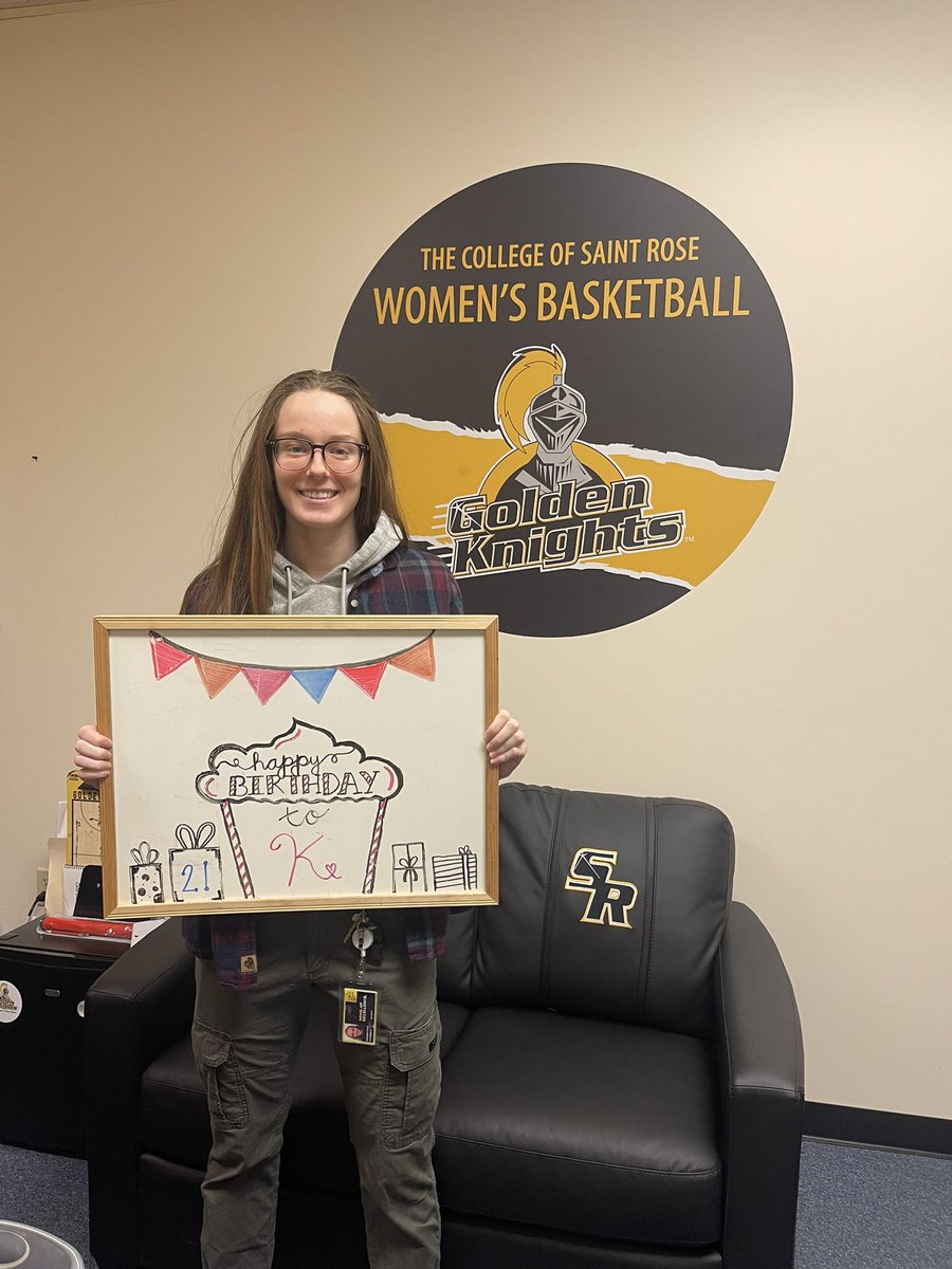 saintrosewbb's tweet photo. QUEENSBURY TURNS 2️⃣1️⃣ 

Happy Birthday to K Hunt‼️ We hope you have the most awesome day!! If you see K around campus make sure you wish her a happy birthday! 🥳 https://t.co/IAfv5olOtH