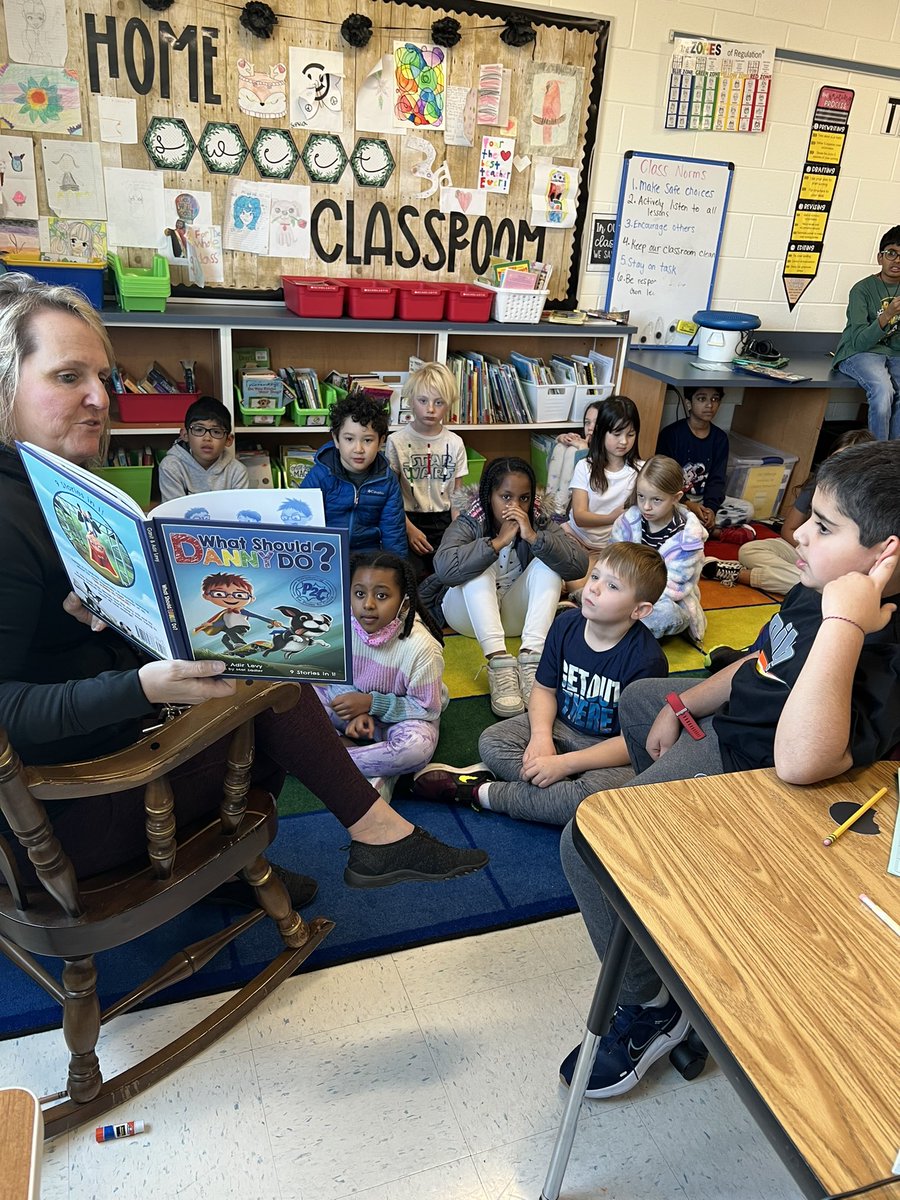 MrsWhitehurst3's tweet photo. Happy Read Across America week! We celebrated with some✨guest readers✨!📚 @CardinalRidgeES https://t.co/bia7sI2SWx