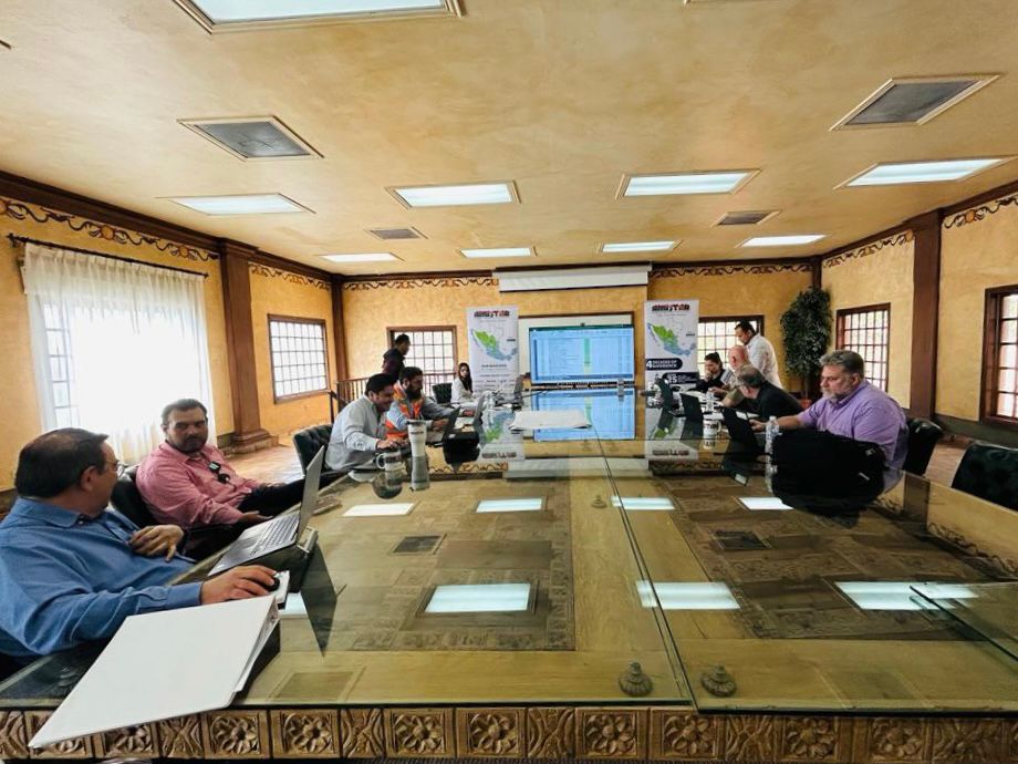 Reviewing construction updates during our monthly meeting with Bendix Corporate Team.

#familyowned #industrial #realestate #construction #mexico #development #familyownedworldrenowned #manufacturing #familybusiness #industrialrealestate #amistadindustrialdevelopers