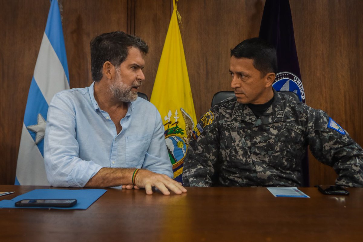 ftabacchir's tweet photo. Sin acciones no podemos vencer el delito de las vacunas, por eso lanzamos, junto a la @PoliciaEcuador y a la UNASE, la campaña "Dile NO a la extorsión, no pagues" para que los ciudadanos puedan denunciar y librarse de este mal. ¡Juntos vamos a cambatir este crimen! https://t.co/Cj7Srlp9bJ