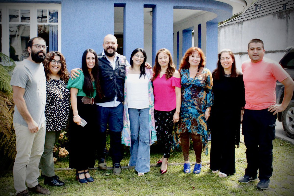 Me reuní con nuestro equipo del Centro <a href="/apoyovictimas/">Apoyo a Víctimas</a> de #Temuco para agradecerles el trabajo y el despliegue en terreno para ayudar a las familias de víctimas y damnificados por los #IncendiosForestales en #LaAraucanía.