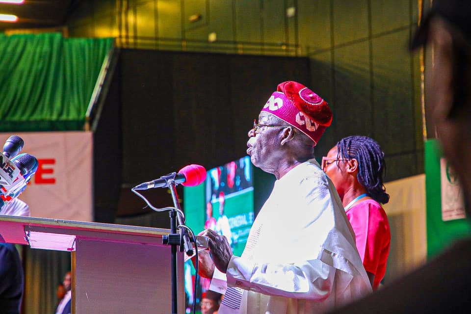 SecApcpcc's tweet image. Signed sealed and delivered..
INEC presents Certificate of Return to our president Elect His Excellency Asiwaju Bola Ahmed Tinubu and his Vice elect Distinguished Senator Kashim Shittima at the International Conference Center Abuja to the Admiratuin of all.