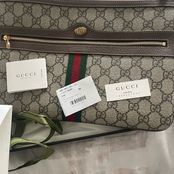 WendyH_Adams's tweet photo. So good I had to share! Check out all the items I'm loving on @Poshmarkapp #poshmark #fashion #style #shopmycloset #polobyralphlauren #howlerbrothers #gucci: https://t.co/pxzTYkNgzT https://t.co/3J5Hq7vIzl