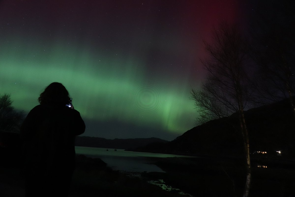 Aquí en escocía tuvimos un show espectacular. Fotos tomado directamente en frente de nuestra puerta.
