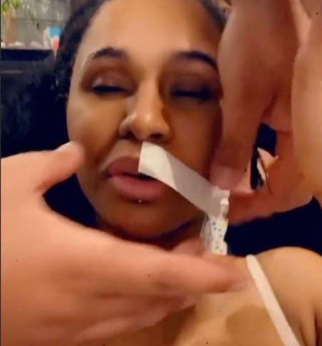 Iuvchnt's tweet photo. @muvabardi @AALIYAHSDIARY @thankyoubardi the only thing that's 'chunky' is your fav's face.. looking smushed in https://t.co/fhhinFv4bt