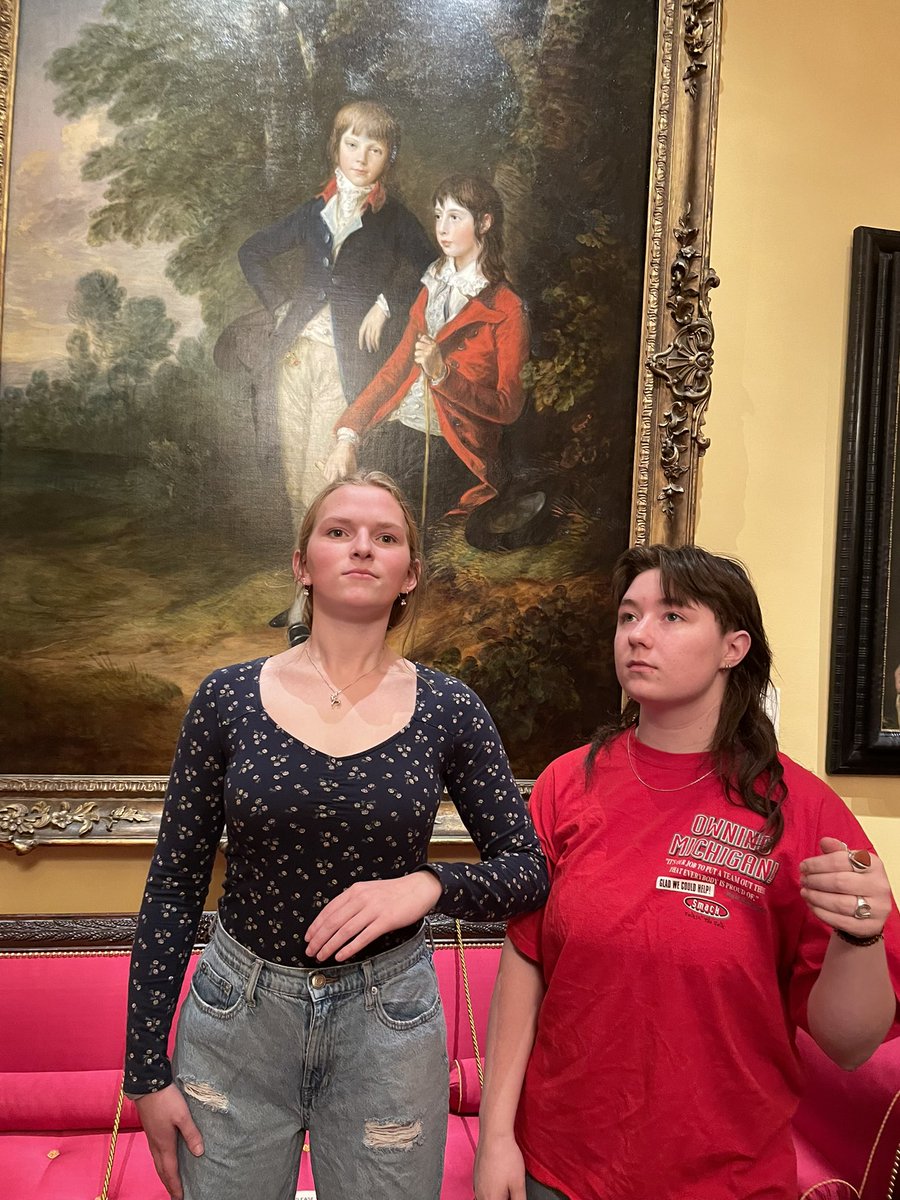 TheMrsKetcham's tweet photo. Honors English 12 &amp; AP Lit enjoyed a day at the @taftmuseum appreciating and creating art. #WatchSunmanDearborn #TaftMuseum #Art https://t.co/zKn1xIN7PX