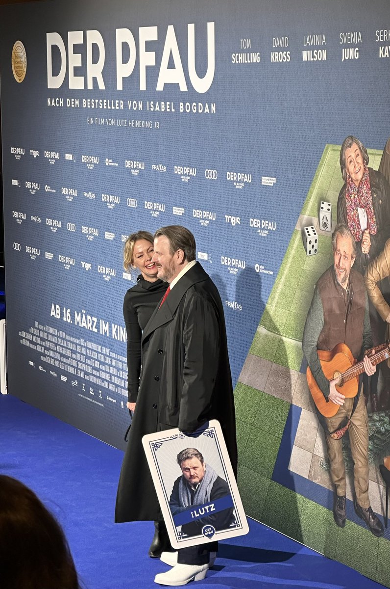 lueckerath's tweet photo. Der geschätzte Lutz Heineking Jr., seines Zeichen Kölns lustigster Medienfuzzi, feiert heute Abend die Premiere seines ersten Kinofilms: „Der Pfau“, nach dem charmant-kuriosen Bestseller von Isabel Bogdan. Buch kenn ich, bin jetzt mega gespannt. #derpfau https://t.co/xejXxziBGT