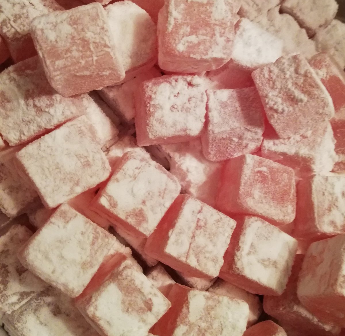 Evening #inbizhour 

* it's soft
* it's fruity
* it's fragrant 
* it's DELIGHTful

What is it?

#MHHSBD #Giftsforoccasions #mothersdaygifts