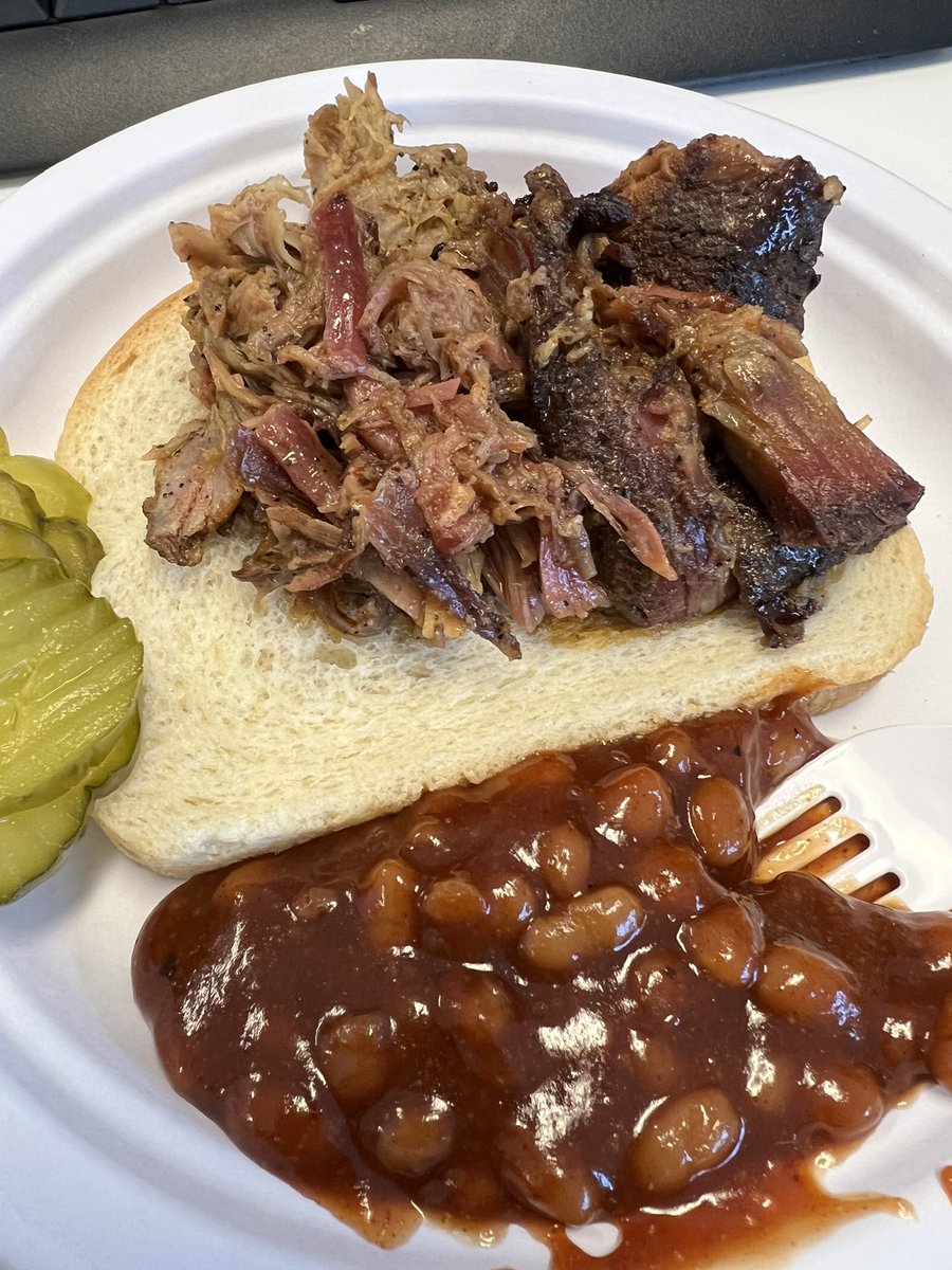 eleventhreeKC's tweet photo. National Pig Day! 🐷🐽🐖
Of course we got #SlapsBBQ pulled pork! https://t.co/gGO8xy5fBq