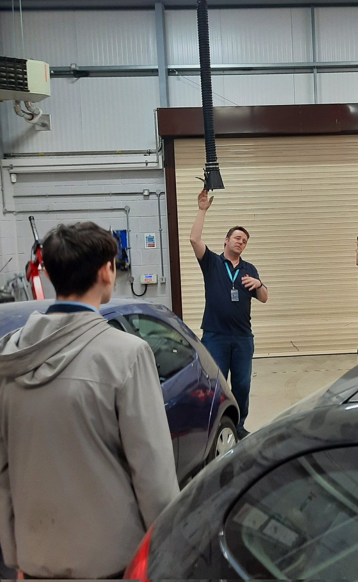 ⚒️ Keyworth Visit ⚒️

@PrioryWitham Yr 11 pupils attended a tour and Q and A with staff from the <a href="/Priory_Lincoln/">The Priory Lincoln Academy</a> Keyworth Centre. Really informative and will support the pupils in making those post 16 decisions 👍