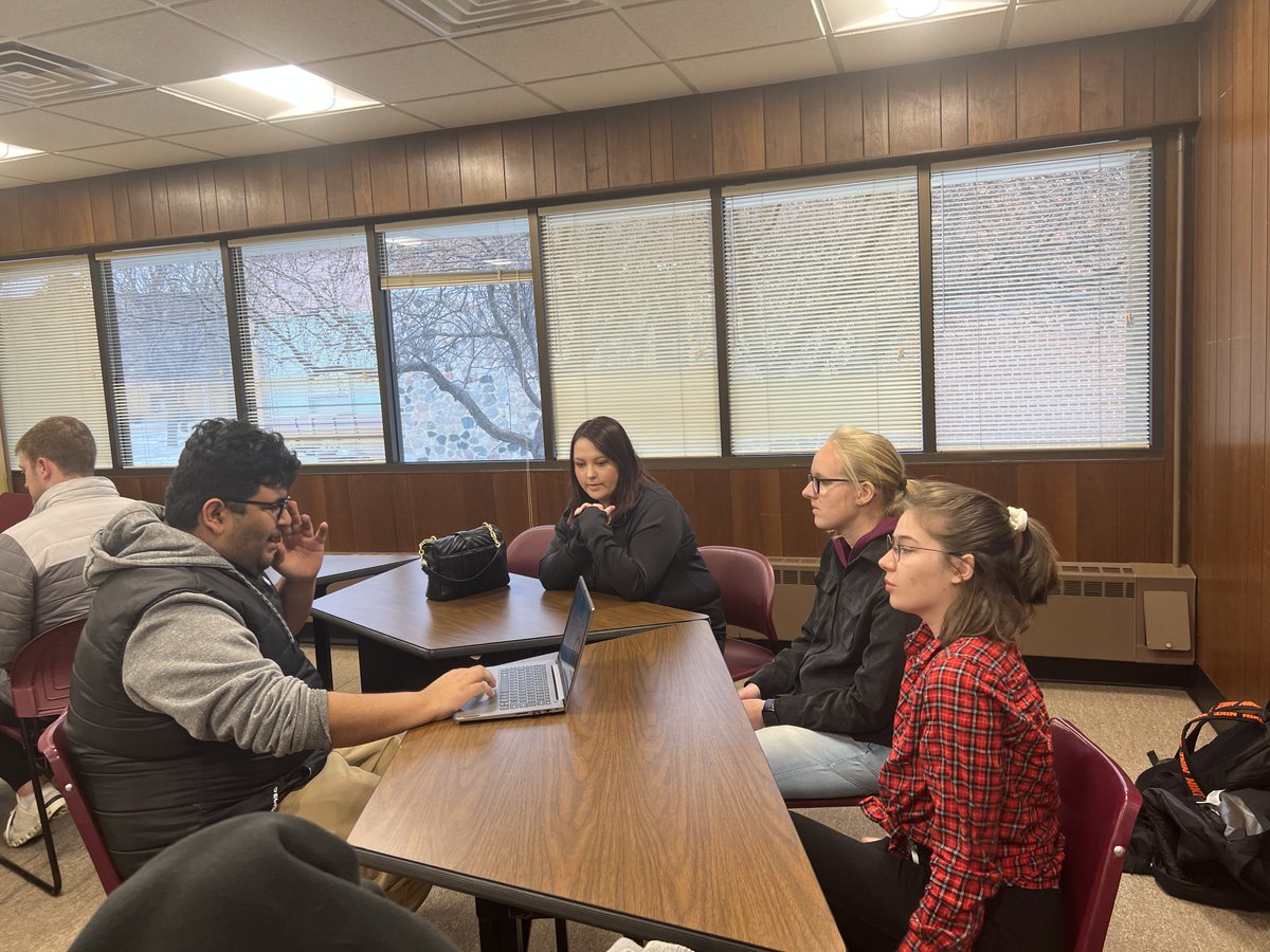 The students from the Morningside Student Ad Agency (MSAA) hosted a portfolio review of the creative/marketing work.  

Thanks to Jeff Gordon and Blue Earth Marketing for serving as our reviewers. 
#msideexperience