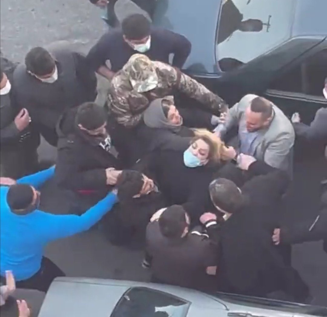 این عکس در هر جغرافیایی از دنیا بود پشتبندش انقلاب میشد.
زن بودن در ایران کار هیچ مردی نیست.
#مهسا_امینی
#IRGCterrorists