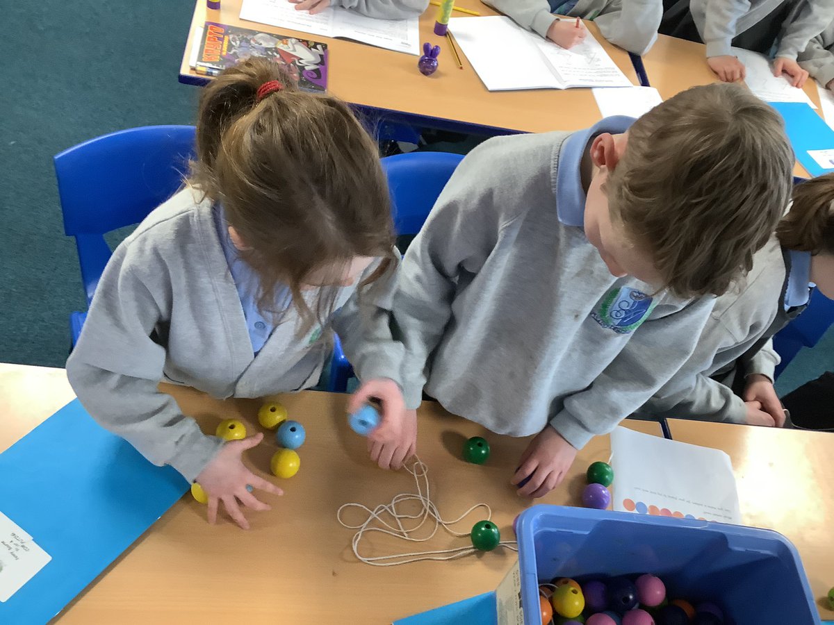 StAgnesY4's tweet image. We have been practising our computational thinking this afternoon using decomposition , pattern recognition , abstraction &amp;amp; algorithm design all without touching an iPad/ computer ! #stagnescomputing