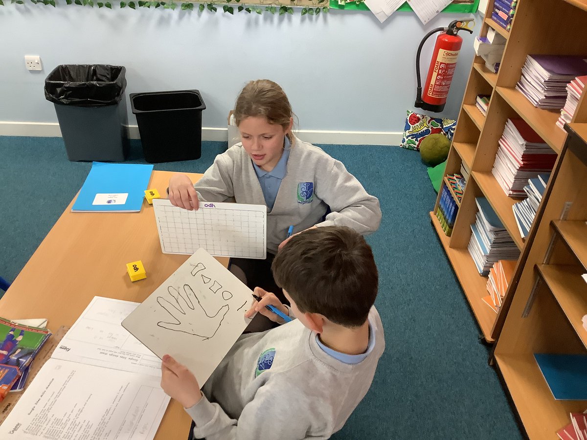 StAgnesY4's tweet image. We have been practising our computational thinking this afternoon using decomposition , pattern recognition , abstraction &amp;amp; algorithm design all without touching an iPad/ computer ! #stagnescomputing