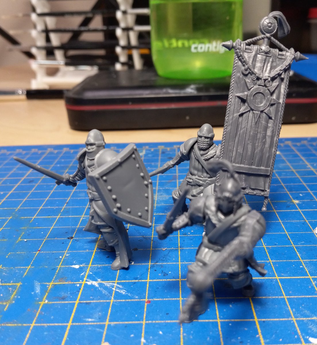 SpazzieL's tweet photo. Built a few more of the Conquest box this morning, loving the look of these minis, the 100 kingdoms look amazing. #hobby #conquest #PBWargames https://t.co/UYtxwb8mSp
