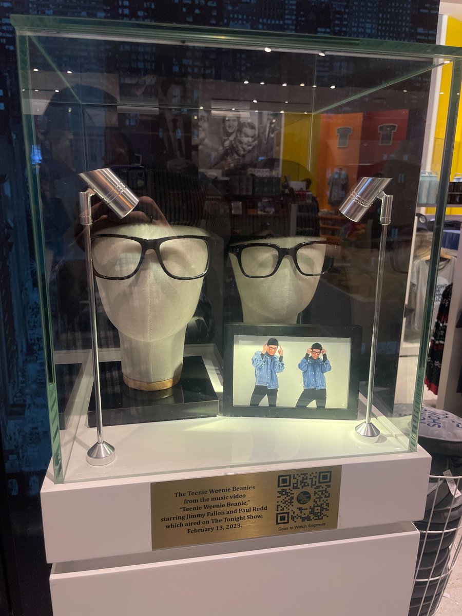 FallonTonight's tweet photo. Check out Jimmy and Paul Rudd’s Teenie Weenie Beanies in person at @TheShopAtNBC in our #RandomTonightShowStuff exhibit! #FallonTonight https://t.co/BaKCnBxZGO