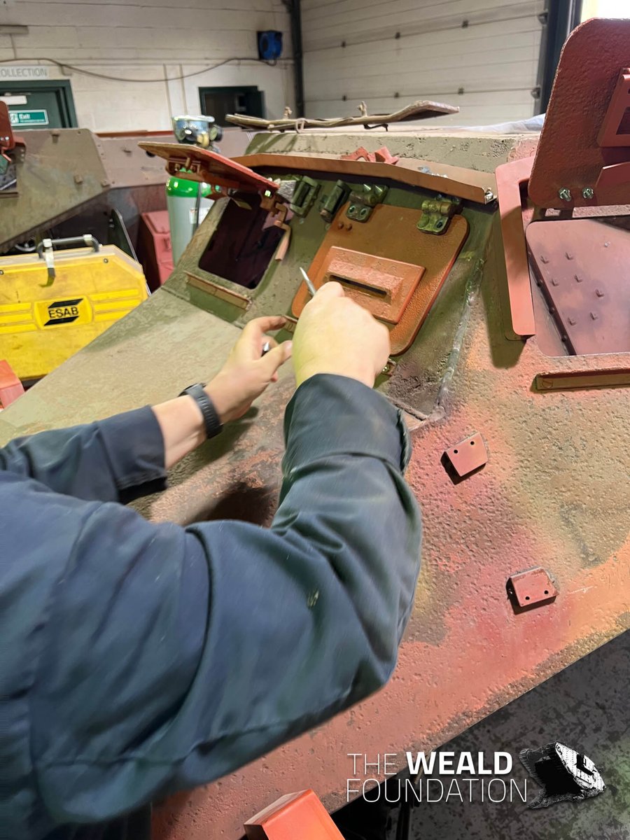 Sd.Kfz.223 3.Serie's rear fenders, as well as the original plate visor featuring an authentic "Sehschlitz" insert, have been fitted into place! we have some exciting news to share about the fenders! Stay tuned!