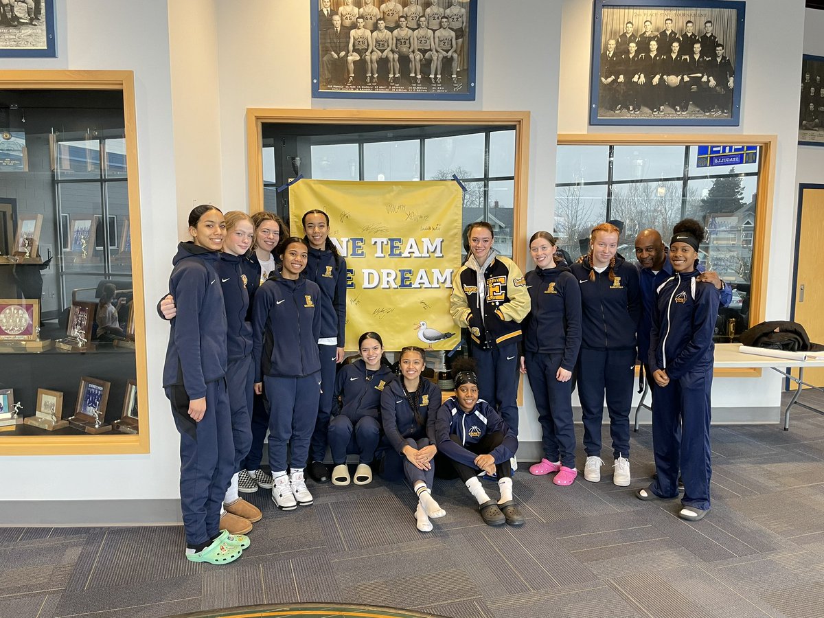 EPS_EverettHS's tweet photo. Our Team is Ready!!  #GoGulls @EverettSchools @DrIanBSaltzman @EPS_Region2 @EPSAthletics https://t.co/S2l0f2qfsz