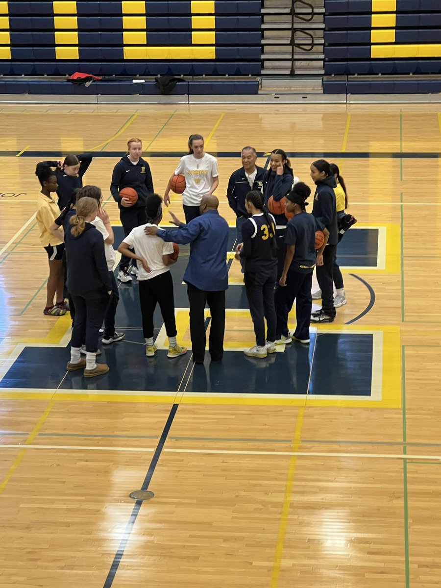 EPS_EverettHS's tweet photo. Our Team is Ready!!  #GoGulls @EverettSchools @DrIanBSaltzman @EPS_Region2 @EPSAthletics https://t.co/S2l0f2qfsz