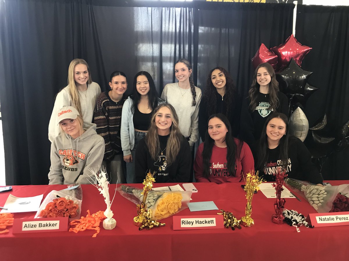 RileyHackettVB's tweet photo. Signed a couple weeks ago and forgot to post it! Excited to head to TX! Southwestern University Volleyball! 💛🖤 https://t.co/dpFjcyambM