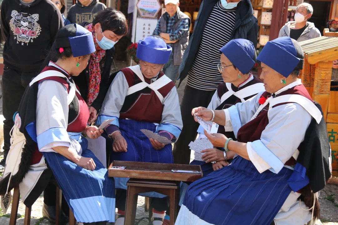 LijiangAmazing's tweet photo. #Sanduo festival was celebrated in the Sifang street of the old town of #Lijiang. Visitors can see the real #lifestyle of the local Naxi people there. https://t.co/aYxTb0ZjE0