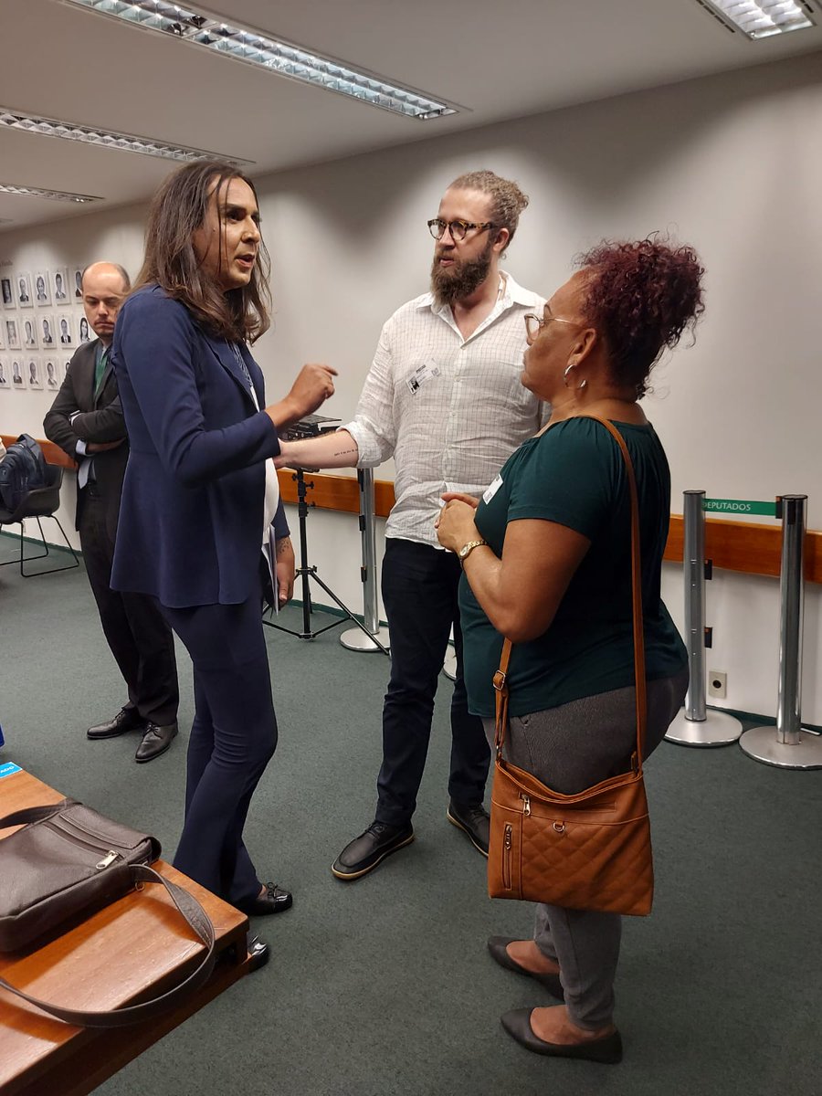 ABGLT's tweet image. Continuamos participando do evento Diálogos da Democracia, organizado por diversas entidades, entre elas nós da @ABGLT. Nossa diretora Keila Simpson conversou com parlamentares, como @celiaxakriaba e @DudaSalabert, e logo mais participa de audiência na CDHM da Câmara. 🏳️‍⚧️🏳️‍🌈