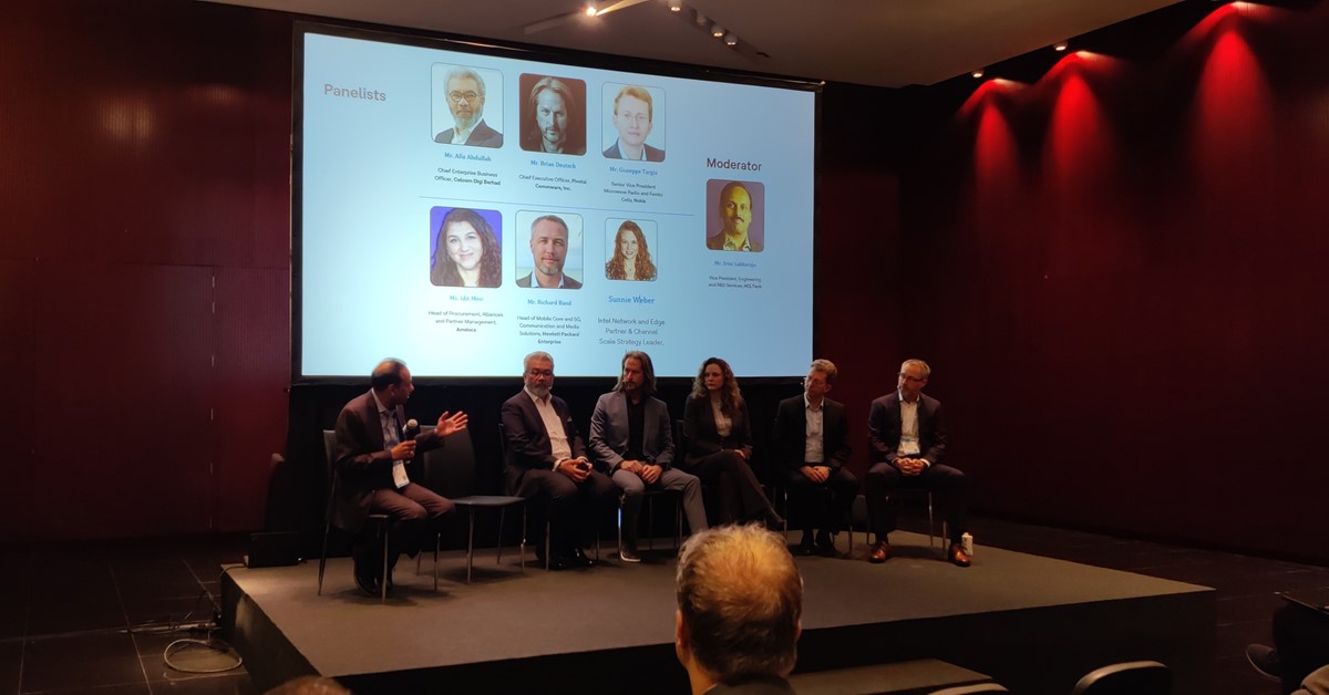 hcltech's tweet photo. 📸 We engaged an audience of analysts, customers and industry leaders at the Analyst-CXO Forum in #Barcelona, Spain, on the sidelines of #MWC2023. The briefing featured insights on the need for digital resilience. For more #HCLTechAtMWC23 visit  https://t.co/lxUjKj3qwe
#MWC23 https://t.co/5XMhfn7YmM