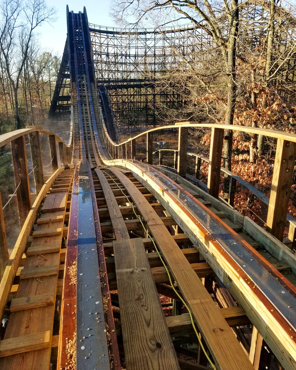 KingsDominionVA's tweet photo. RESTORE THE ROAR UPDATE π» Grizzly is on track with The Gravity Group installing their engineered precut track. The first drop has begun installment, as the fan turn is complete and the rest of the ride continues to be worked on. #KingsDominion https://t.co/JP8VOQLm5S