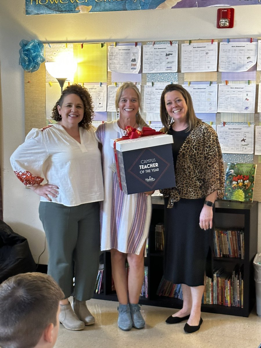 Congratulations, Ms. Collums!! Patton’s Teacher of the Year received her AISD gift of appreciation!! <a href="/WeAreAISD/">Austin ISD Office of Talent Strategy</a> #AISDJoy