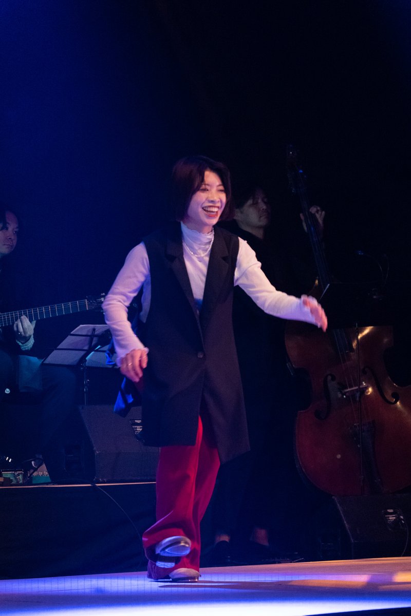 odoribacue's tweet photo. 【「七色」舞台レポート！】

🔴赤の「情熱」がテーマの一曲。
ショータさん、Shiori さん、末富凜太朗さんの力強いタップとWα Yo Set (@wa_yo_set )さんの癖になるメロディが響きます🔥

舞台：#七色_踊場cue / #タップダンス
撮影：@tomoenakata

詳細はこちら👉 https://t.co/GnkQ4z2qpi https://t.co/VBN8qUNcUm
