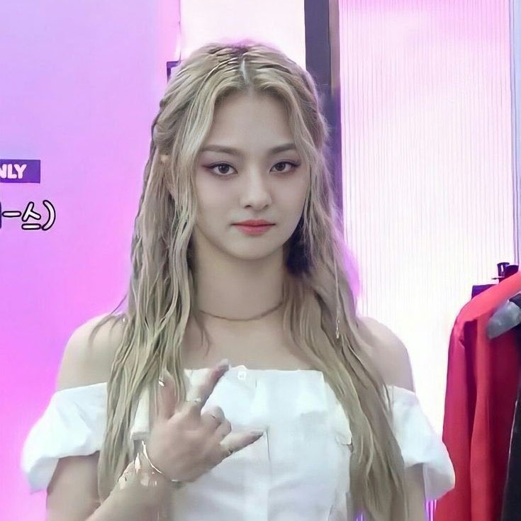 fromis_9br's tweet photo. Gente, já vamos avisar vocês que é difícil que os teasers saiam hoje por ser feriado lá na Coreia. Mas há rumores fortíssimos que os teasers saiam dia 3.

Vamos ficar atentos aqui. https://t.co/Bz5mEuOo7j