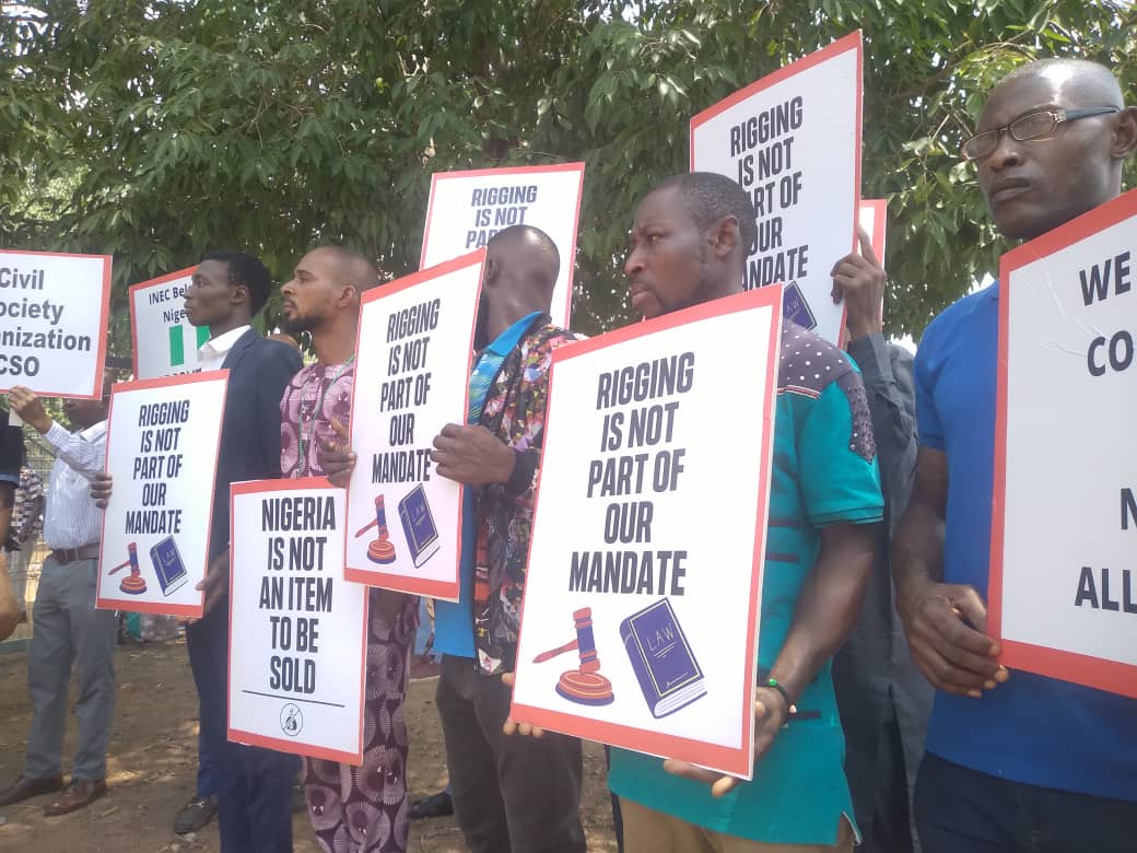 MobilePunch's tweet photo. PHOTOS: Youths Protest Election Results In Abuja

Some youths on Wednesday protested the election results at Unity Fountain, Abuja.

This comes after the presidential candidate of the All Progressives Congress, Bola Tinubu, was declared the winner of the presidential election https://t.co/sXY0D2bZet