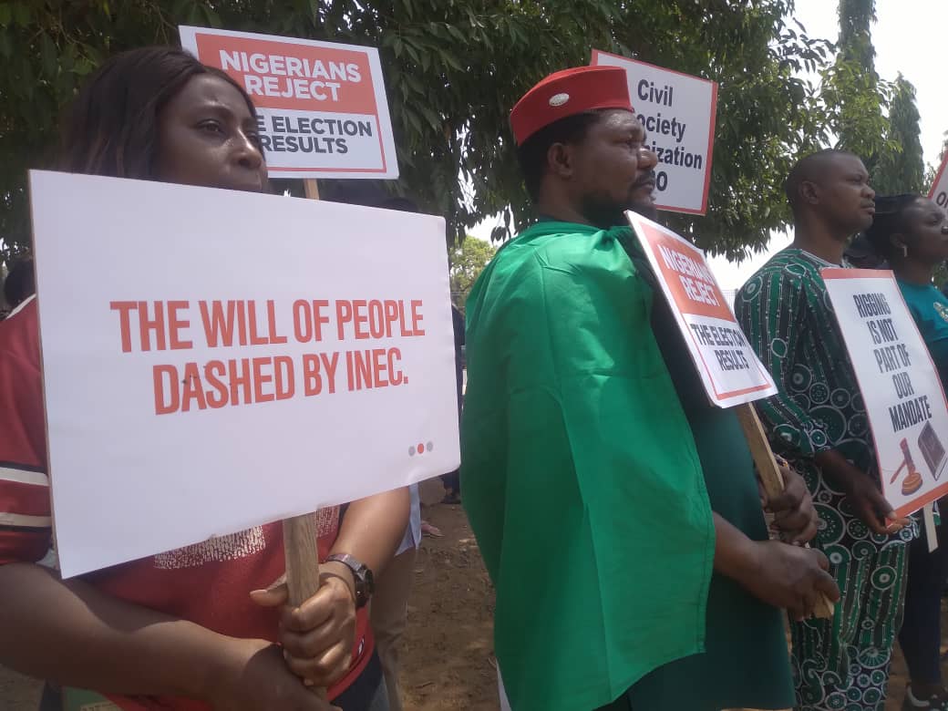 MobilePunch's tweet photo. PHOTOS: Youths Protest Election Results In Abuja

Some youths on Wednesday protested the election results at Unity Fountain, Abuja.

This comes after the presidential candidate of the All Progressives Congress, Bola Tinubu, was declared the winner of the presidential election https://t.co/sXY0D2bZet