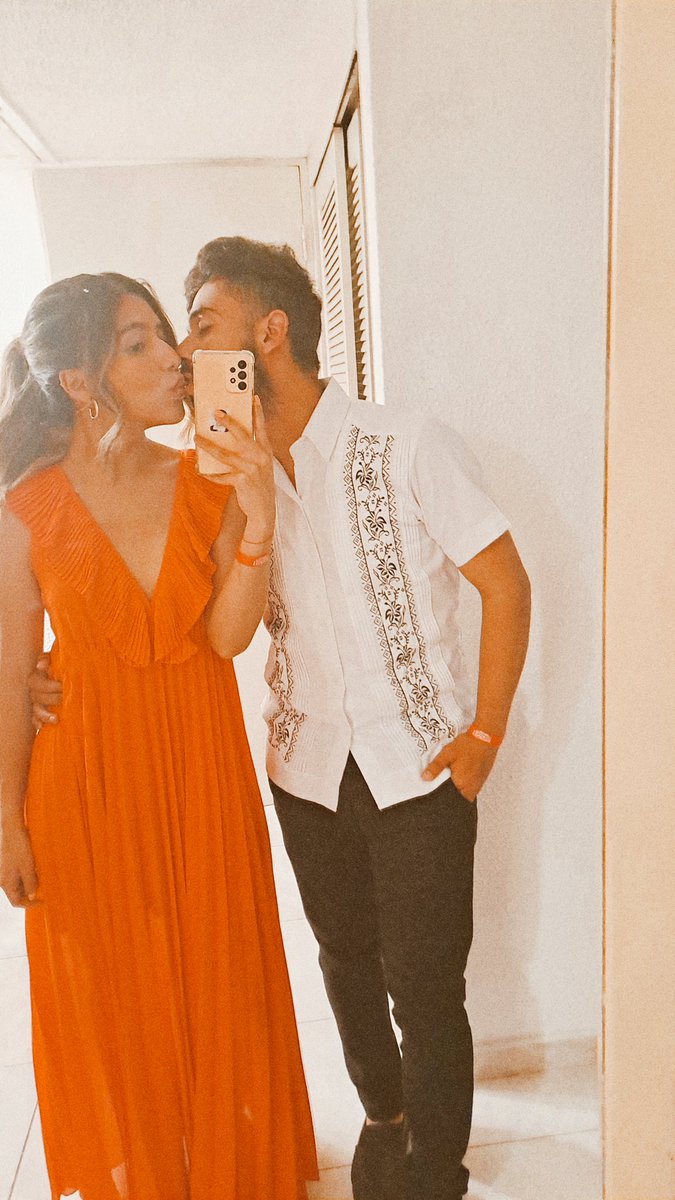 ArantxaEsquive1's tweet photo. Que siempre estemos así de enamorados...🤞🏻✨️😍 @De_Arellano30 https://t.co/aLKDNpHPIj