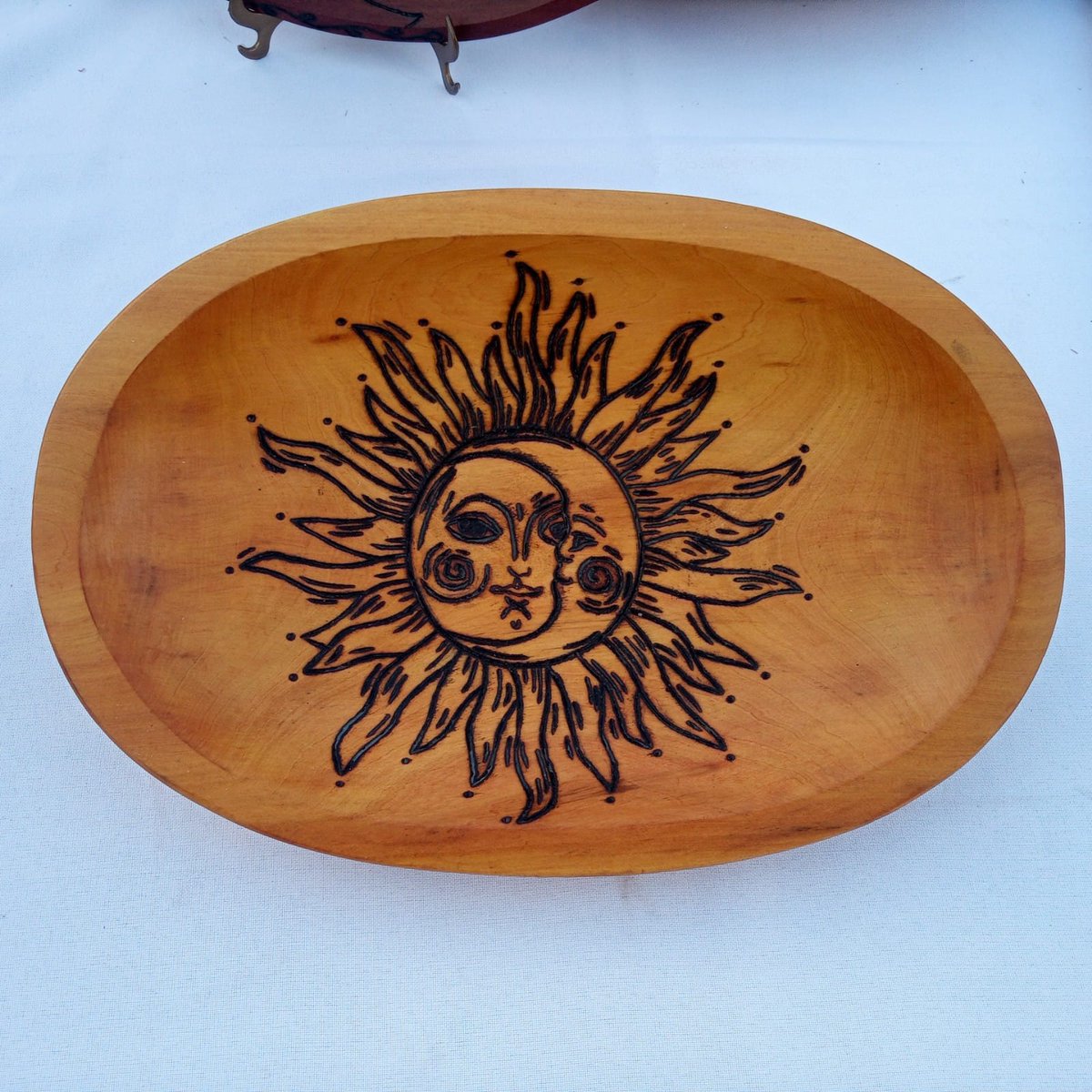 inusitadoatelie's tweet photo. Gamela de madeira Sol e Lua
#pirografia #artesanato #decoração https://t.co/U7WdNjUpnU
