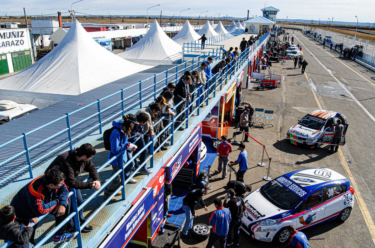 Recordano la ultima fecha corrida en #TNenRíoGallegos <a href="/leonelpernia/">Leonel Pernia</a> ganador de C3 , <a href="/emanuelmoriatis/">EMANUEL MORIATIS</a> <a href="/dg_prensa/">DG MotorSport TN</a> <a href="/FacuChapur/">Facu Chapur</a> <a href="/prensatn/">TN</a> y Mariano Morini ganador de C2