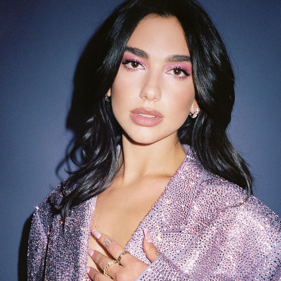 fedeebongiorno's tweet photo. 👀 dua lipa estaría saliendo con el director de cine francés romaine gavras, quien además es el ex de rita ora https://t.co/K3gVsax4hm