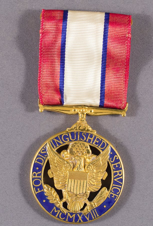 TranscribeSI's tweet photo. #OTD 1945, the US War Department announced that aviator Jacqueline "Jackie" Cochran was being awarded the “Distinguished Service Medal” for her service during WWII as founder/leader of the Women's Air Service Pilots (WASP) program. #SmithsonianWHM

Cochran's medal @airandspace: https://t.co/Al3GnVSyvU