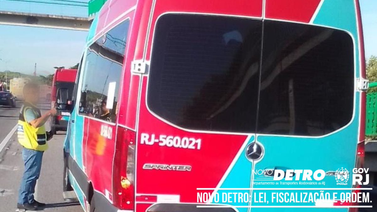 detro_rj's tweet image. Três vans foram multadas, em Alcântara, na manhã desta quarta (01/03),  por ultrapassar a lotação autorizada pelo Detro-RJ. Ambas operavam transporte complementar intermunicipal e foram flagrados pelos fiscais com 8 passageiros além do permitido. 
#DetroRJ #Gov #Setrans