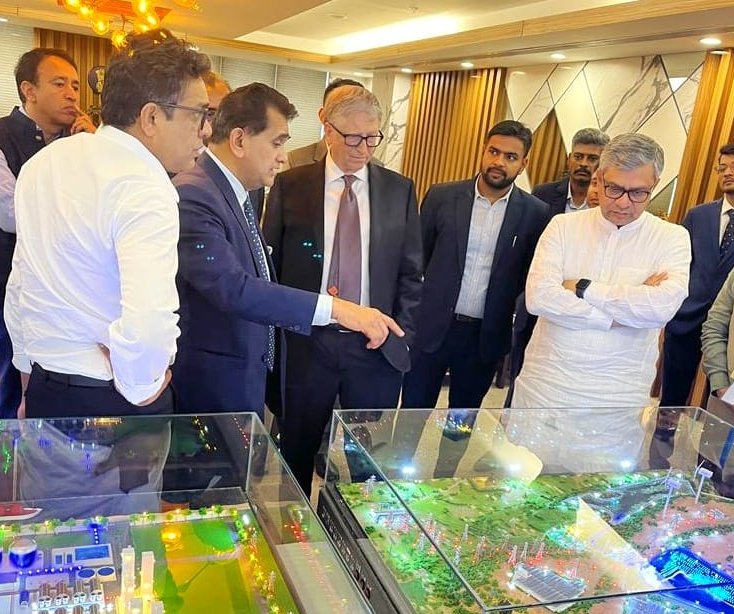 GreenkoIndia's tweet photo. Our founder Anil Chalamalasetty presenting Greenko’s vision &amp; actions to Mr @BillGates, Hon'ble Union Minister Shri @AshwiniVaishnaw Ji &amp; G20 Sherpa Shri @amitabhk87 Ji on the side lines of a special program as part of India assuming the #G20Presidency @g20org #AatmaNirbharBharat https://t.co/7ueIPL1esi