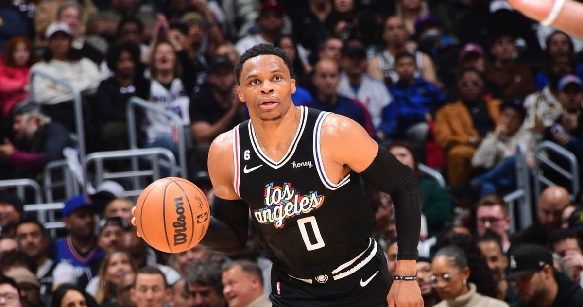 OddsShark's tweet photo. The LA Clippers are now 0-3 since acquiring Russell Westbrook.

They had won 10 of their last 14 before he arrived.

The Clippers hold the 6th seed and are now just 2.5 games up on the Blazers and 3 games up on the Lakers who are both on the outside looking in for a play-in spot. https://t.co/cYYyHGDnlb