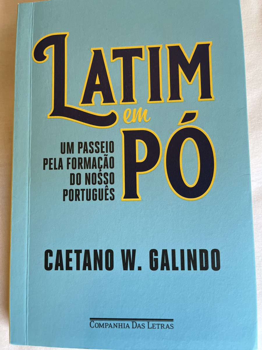 Parem tudo o que estão fazendo e leiam esta pérola do <a href="/cwgalindo/">caetano w. galindo</a> . Erudição transmitida da melhor maneira possível, derrubada de mitos. Lê-se um livro de linguística como um romance que não dá para parar de ler, sério.
